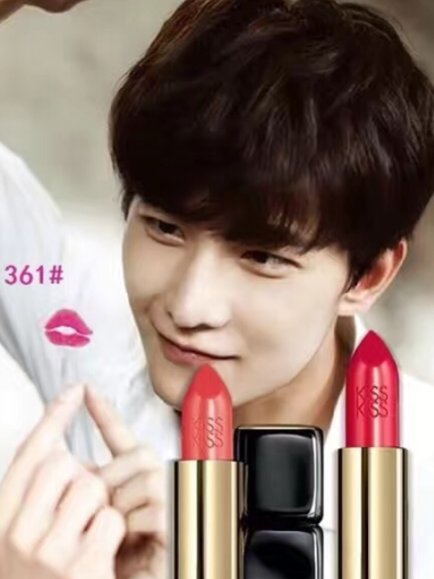男星如何代言口红,黄子韬涂胳膊杨洋涂脸,看到千玺:来根华子不