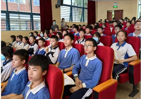 龙珠学校中学部开展防范校园欺凌法制主题讲座