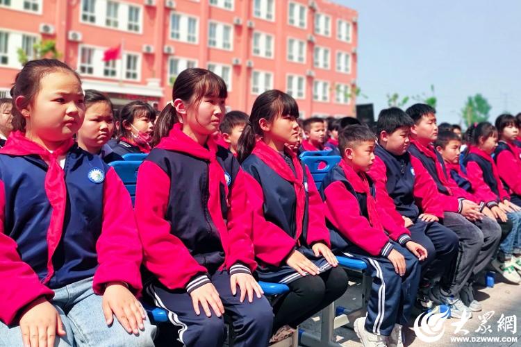 鱼台县张黄镇中心小学望湖校区开展"戏曲进校园"活动