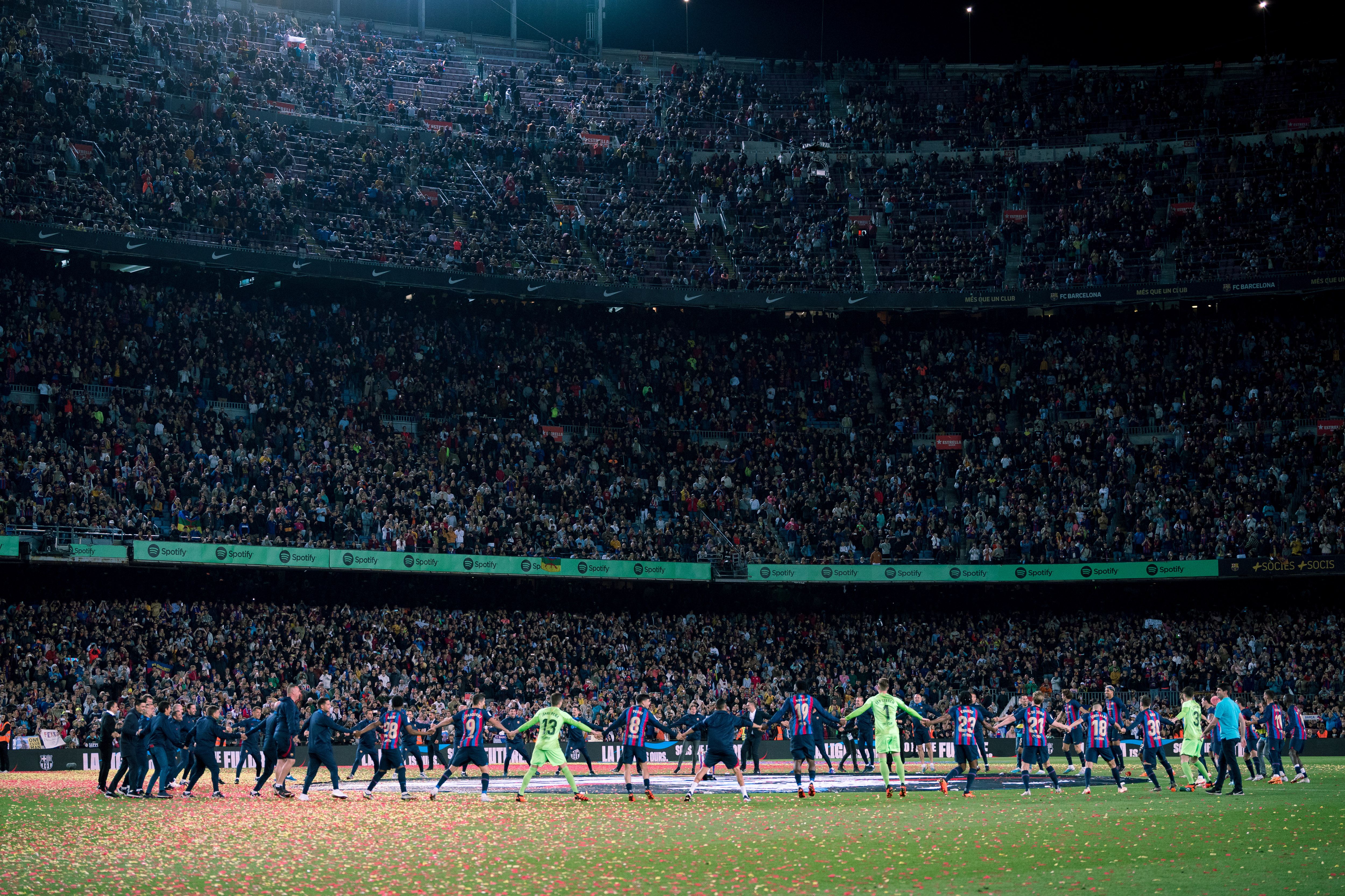 足球——西甲:巴萨主场庆祝夺冠