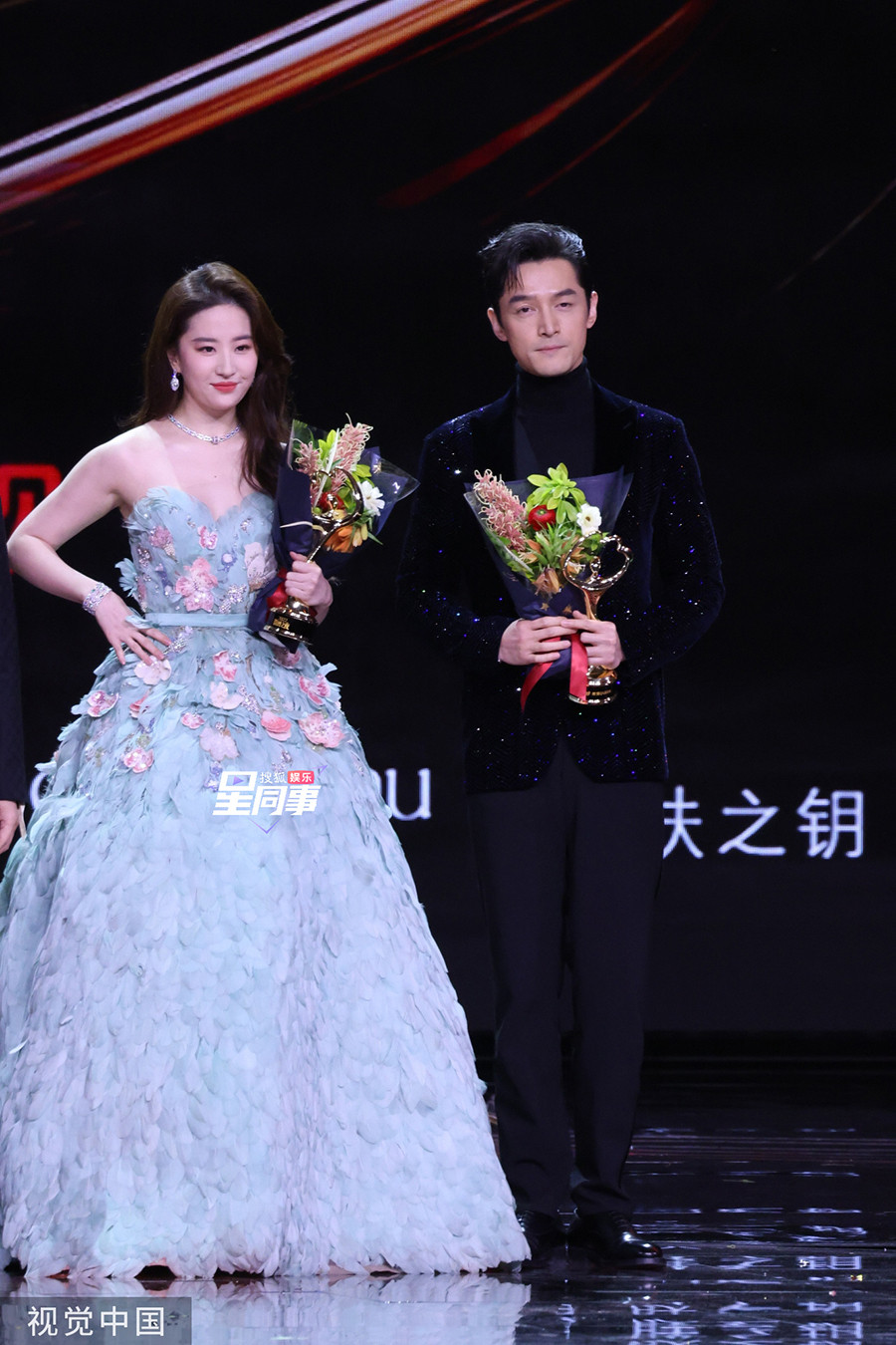 微博之夜明星同框杨幂