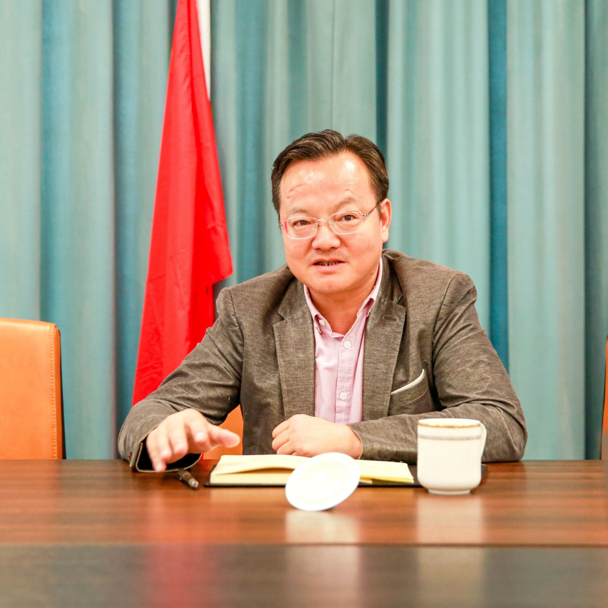 湖州市教育局朱建伟副局长一行到南浔高级中学调研