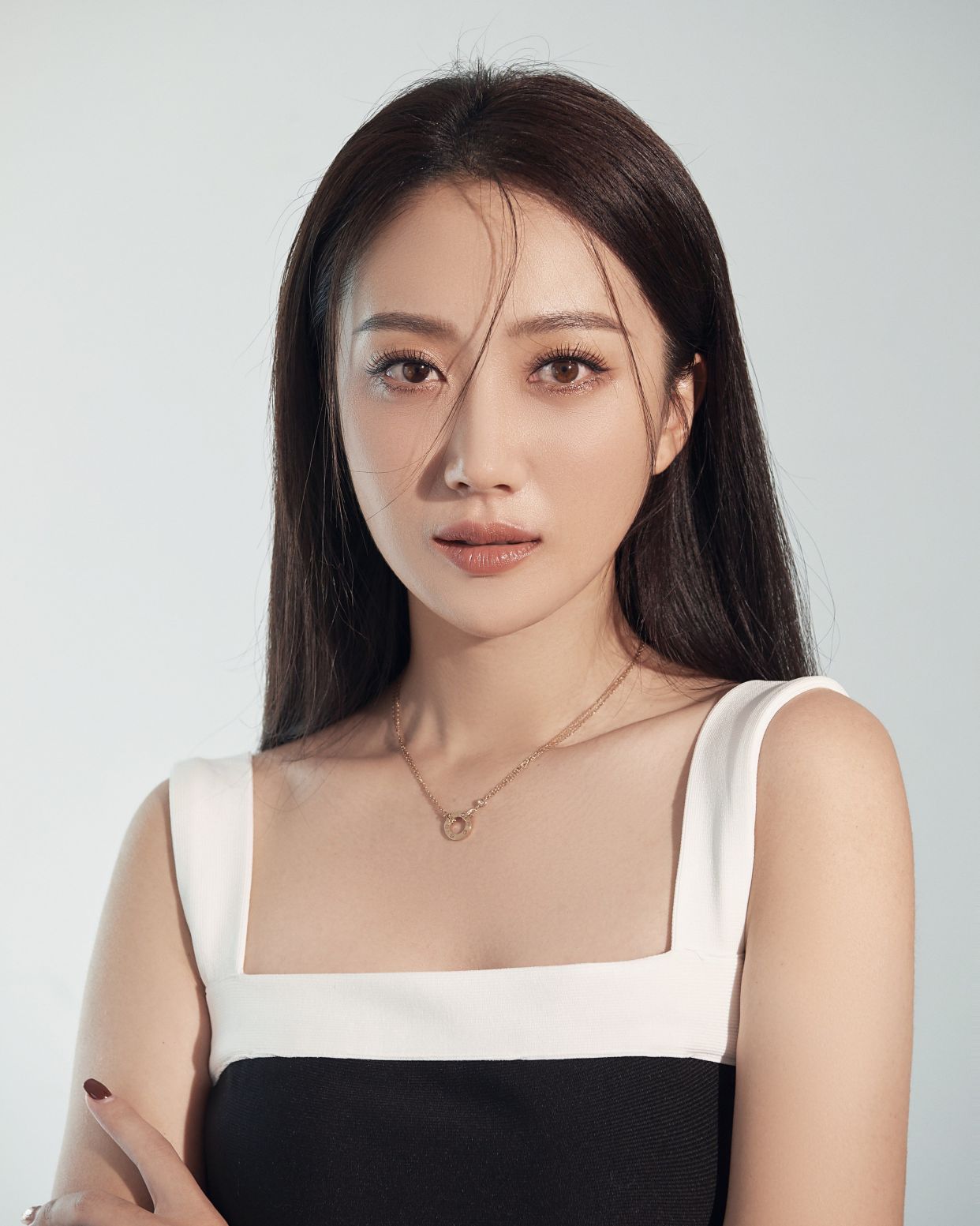 杨小米最新写真大片 满眼柔情故事感满满