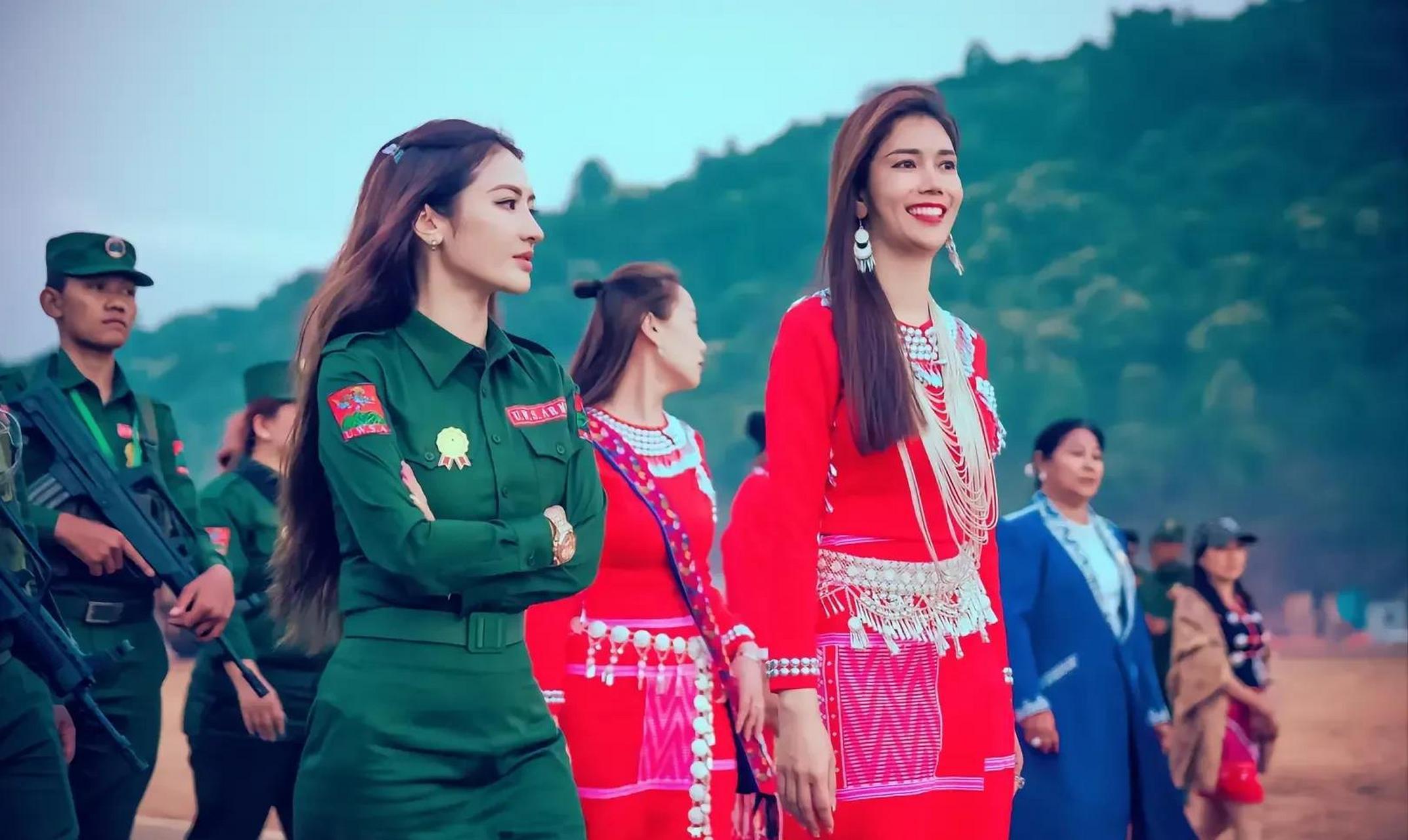 缅北风云# 佤邦太子妃 图1鲍岩康夫妇 图2鲍岩康老婆和鲍军龙老婆