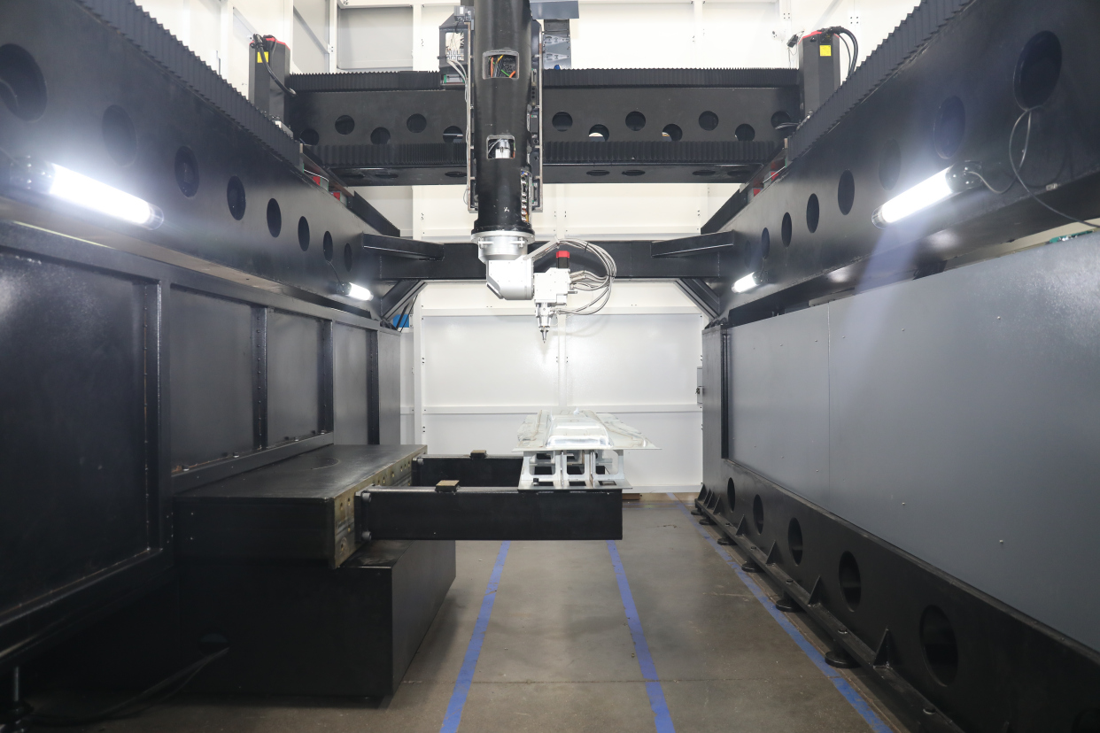 金威刻激光三维五轴激光切割机推动柔性制造向强之路