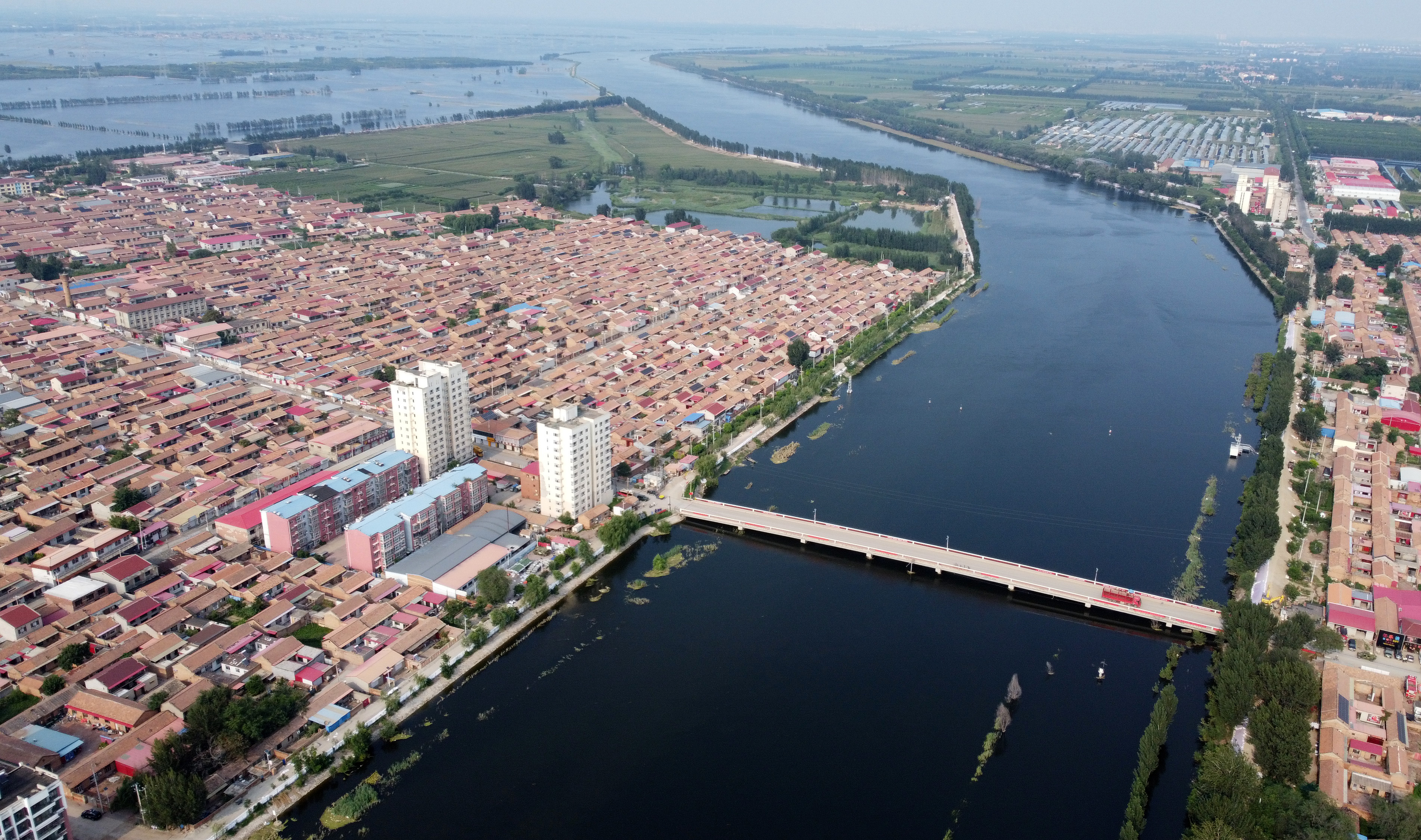 (新华全媒 )大清河固堤巡堤进行时