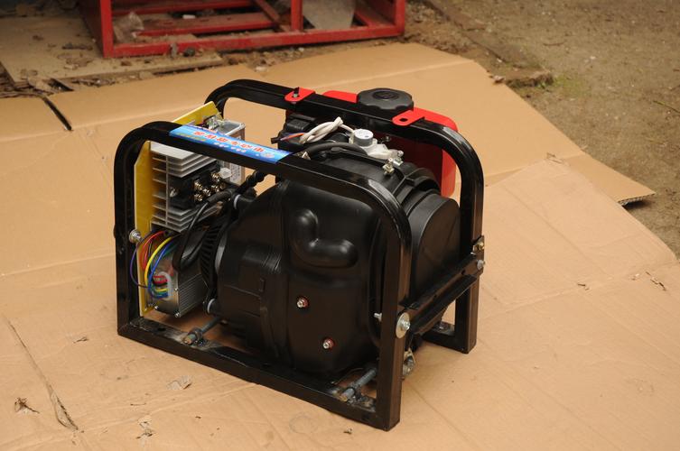 具体来说,水冷增程器在百公里左右的行驶距离中,其油耗大约为2升,但