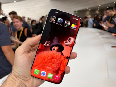 最贵17999元 准备好钱了！郑州富士康iPhone 17产线近满产 20万人两班倒赶工