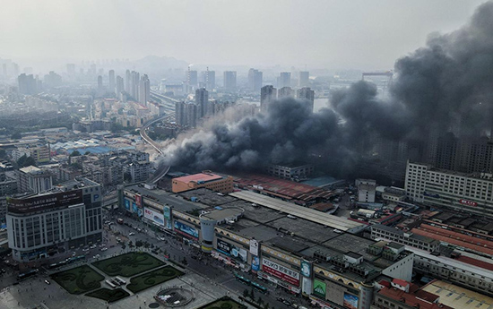 大连接连发生两起火灾,其中一起仍在扑救