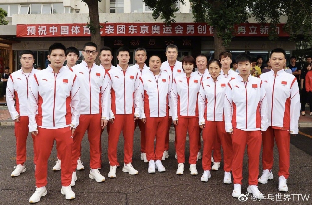 中国奥运代表团各运动队陆续出征,女足国乒射箭赛艇队今日抵达东京