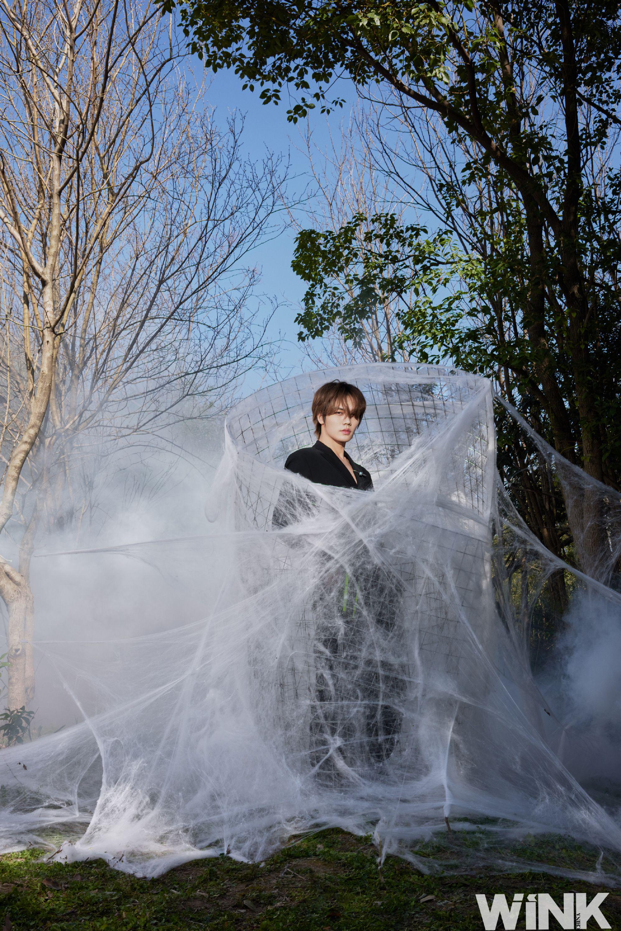 林彦俊《wink》最新杂志内页惊喜掉落!