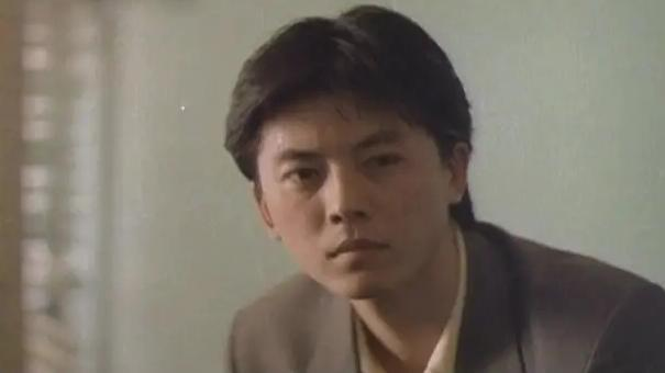 香港影坛史上"最帅反派"王霄,输得刘德华只剩内裤