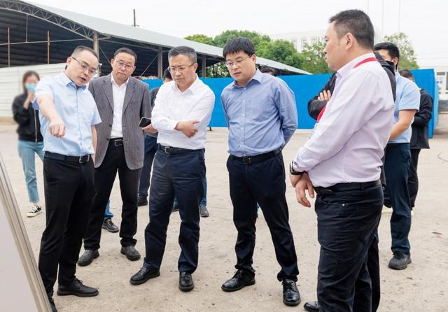 石旭涌调研"危污乱散低"企业整治工作