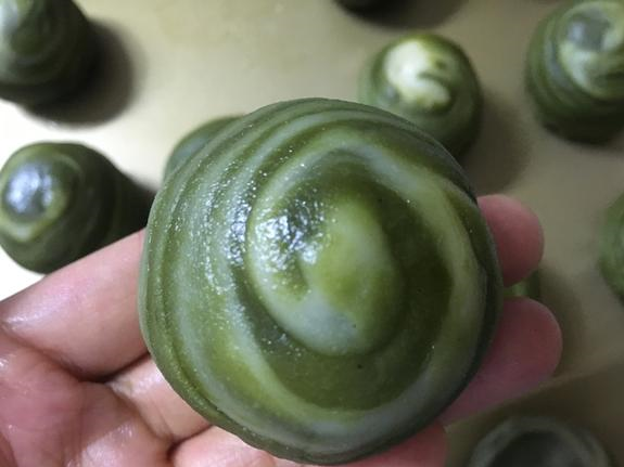 教你做抹茶绿豆酥,层层酥到掉渣渣,内馅绵软香甜,都说不够吃