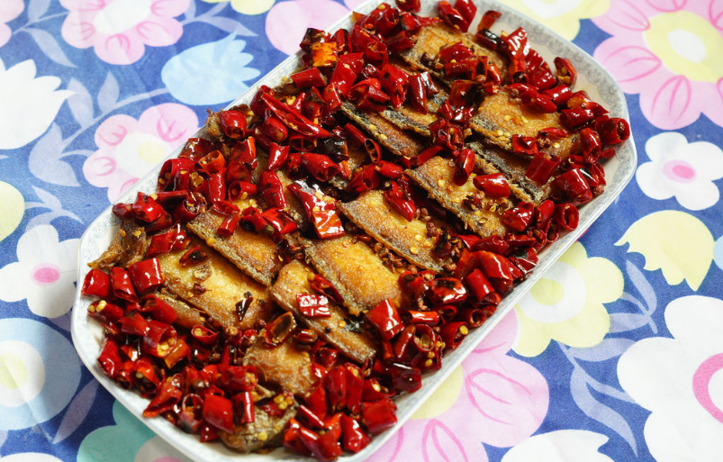 干煸香煎带鱼,香辣美味,十足的好吃,酥脆可口奶香十足的麻花