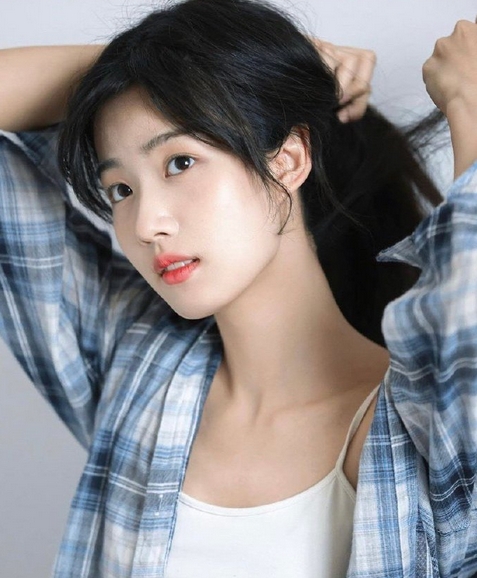 卢昱晓 好清纯,感觉和孙千是同类型美女,初恋脸