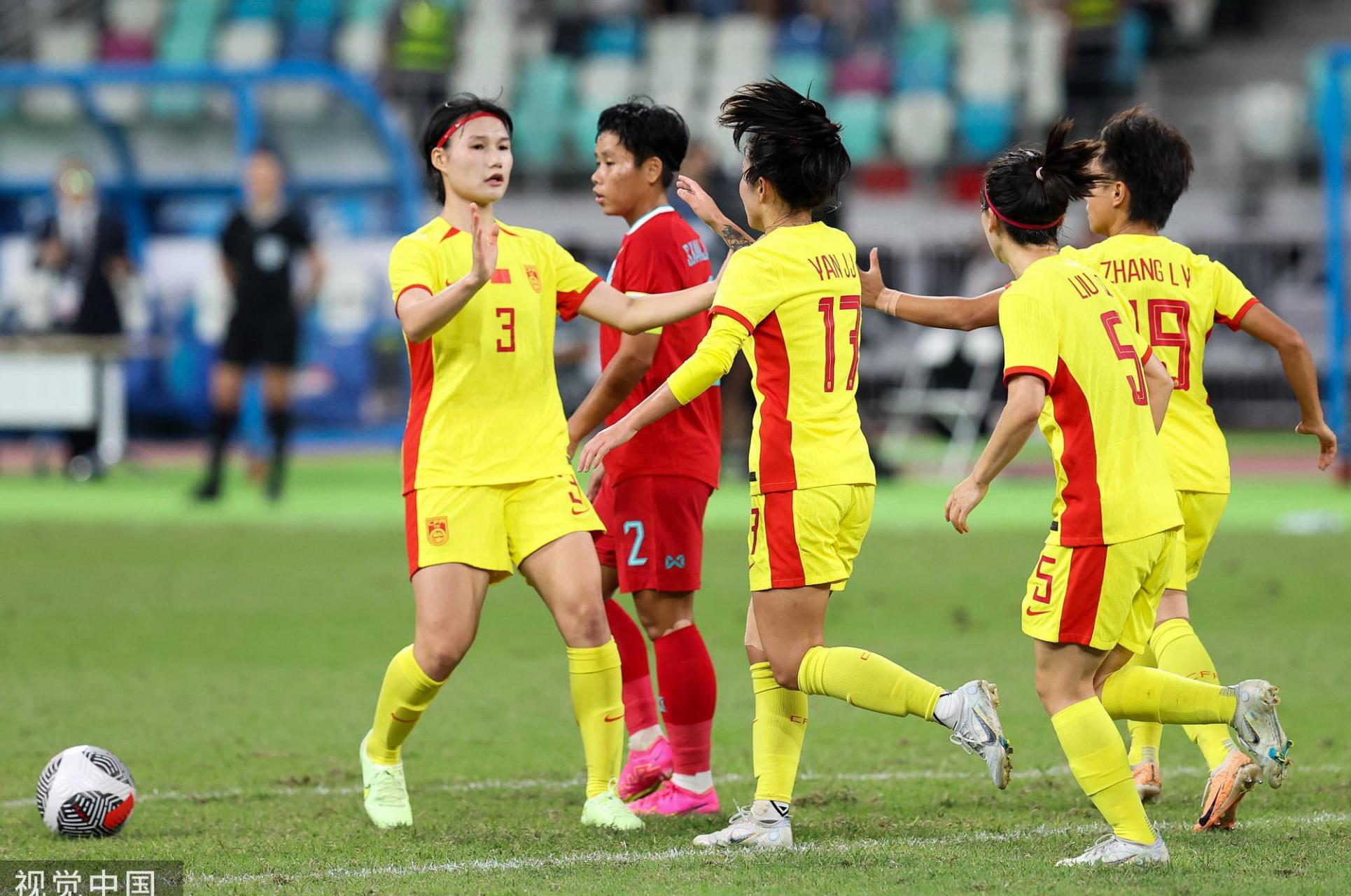 搜狐体育消息,北京时间10月29日,女足奥预赛中国女足3-0战胜泰国女足