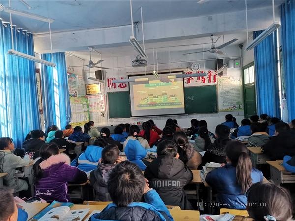 泸溪四中:开展"知路·爱路·护路"安全日专题教育活动