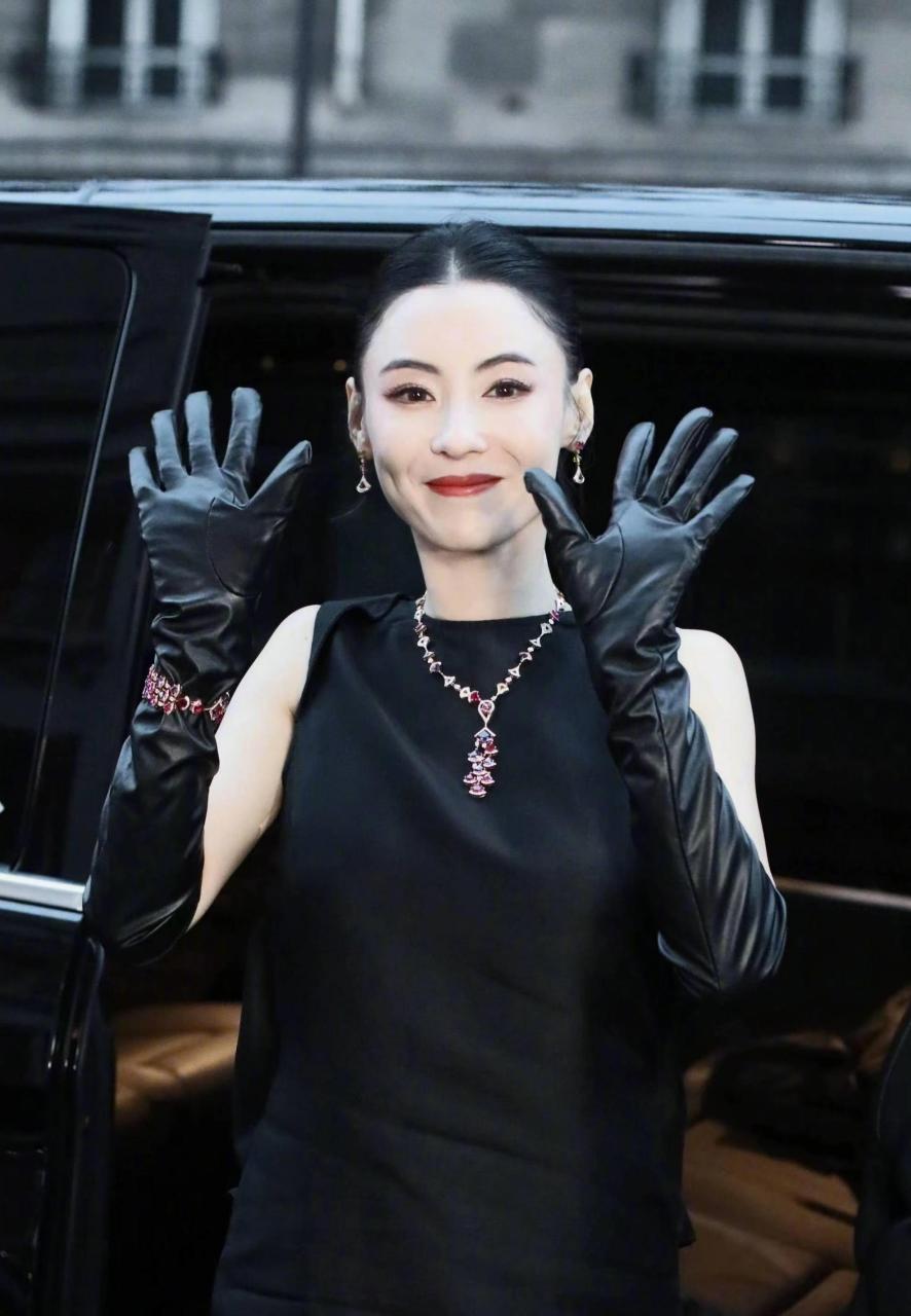 一,张柏芝突然宣布改名:背后的故事与深意 近日,娱乐圈传出了一则令人