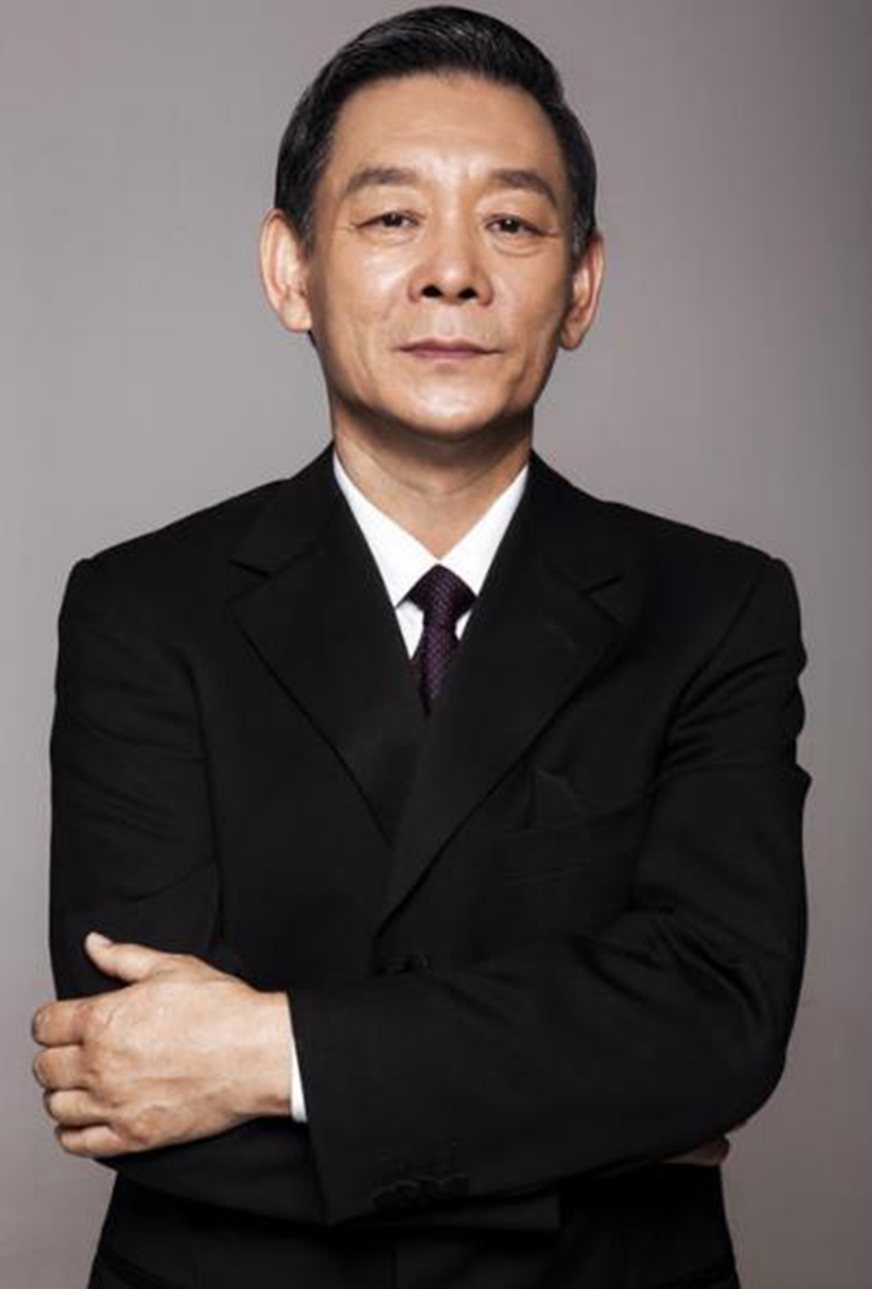 金条当玩具儿子年入过亿却1年演10部戏他为何74岁这么拼