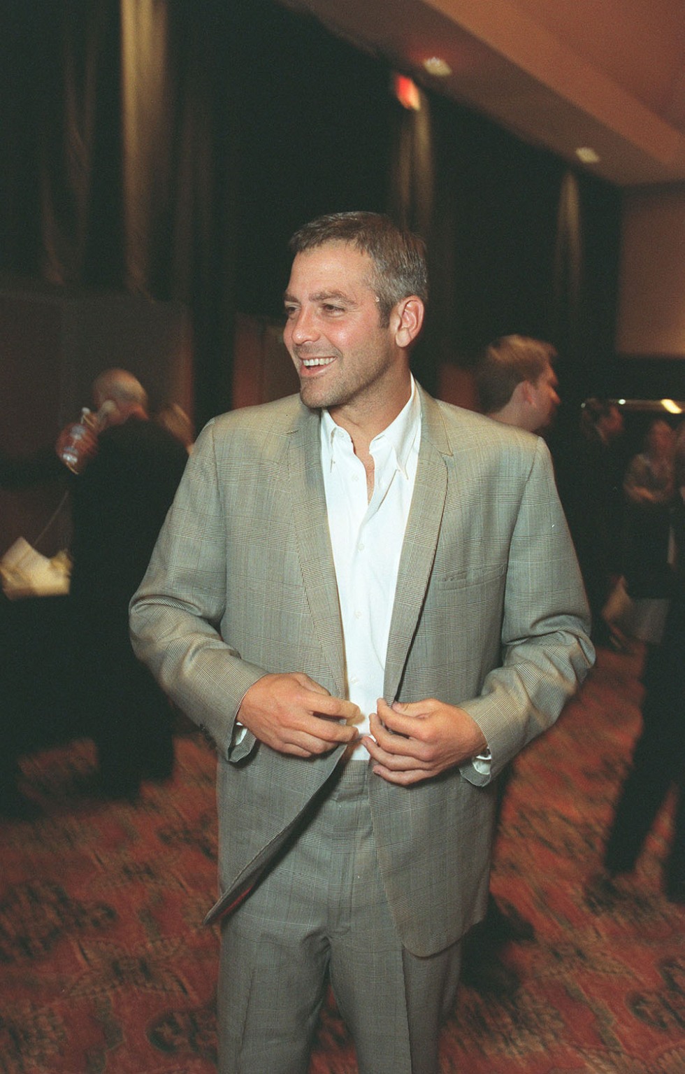 乔治克鲁尼过去和现在以及年轻时的照片