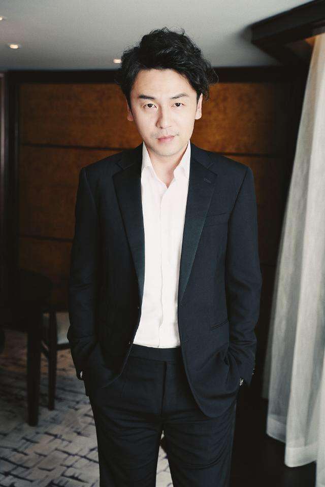 雷佳音泪奔:年少轻狂时,我曾让父母过早白头