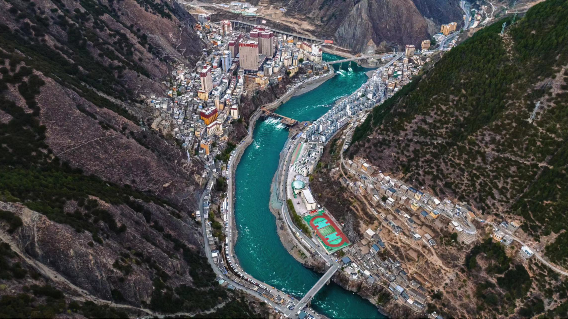 一川烟雨入画来|"悬崖江城",大美雅江