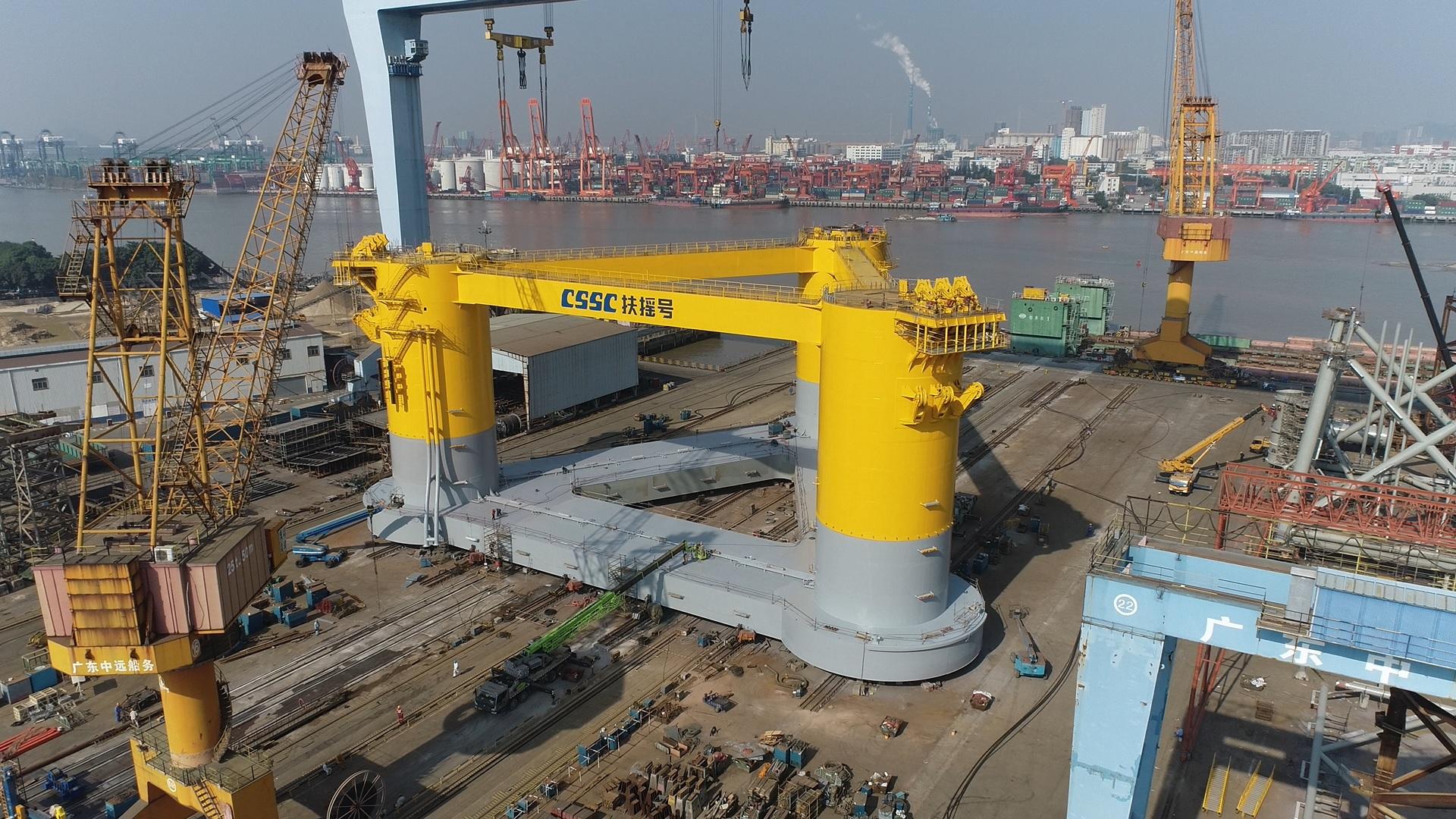 填补海上风电空白 "重庆造"国内首台深远海浮式风电机组浮体平台下线