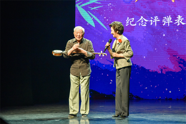 昨夜琴韵流芳,上海评弹团纪念评弹表演艺术家朱雪琴百年诞辰