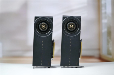 轻松本地部署大模型！铭瑄锐炫Pro B70 32GB Turbo显卡图赏