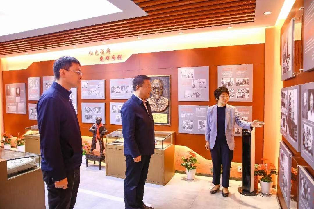 区委副书记李忠兴调研报童小学