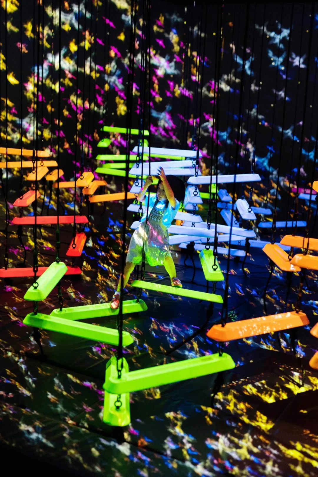 沉浸式空间|"teamlab无相艺术空间" 解锁绚烂光影世界!