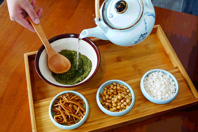 客家擂茶:擂钵杵出茶泥香