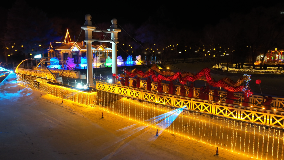 为喜迎"十四冬",扎兰屯市"冬韵扎兰·新年灯会"在吊桥公园盛大启 ,""