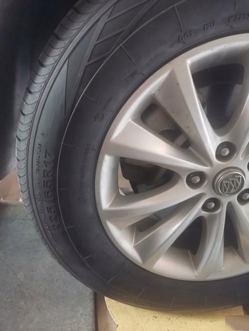 昂科威轮胎型号是多少