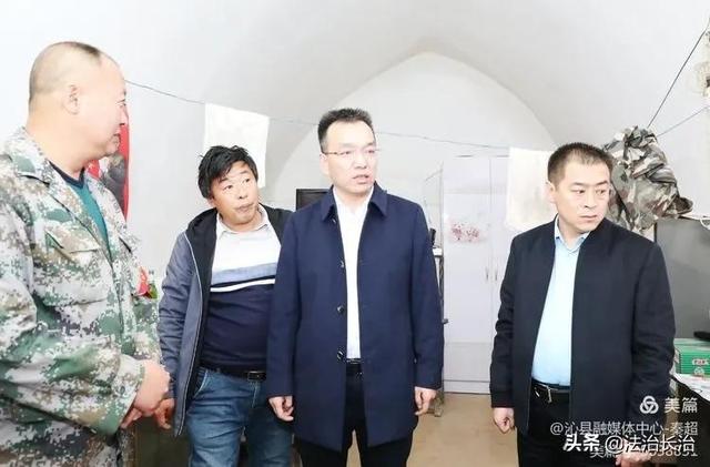 沁县县委副书记,县长司慧军检查指导灾后重建工作