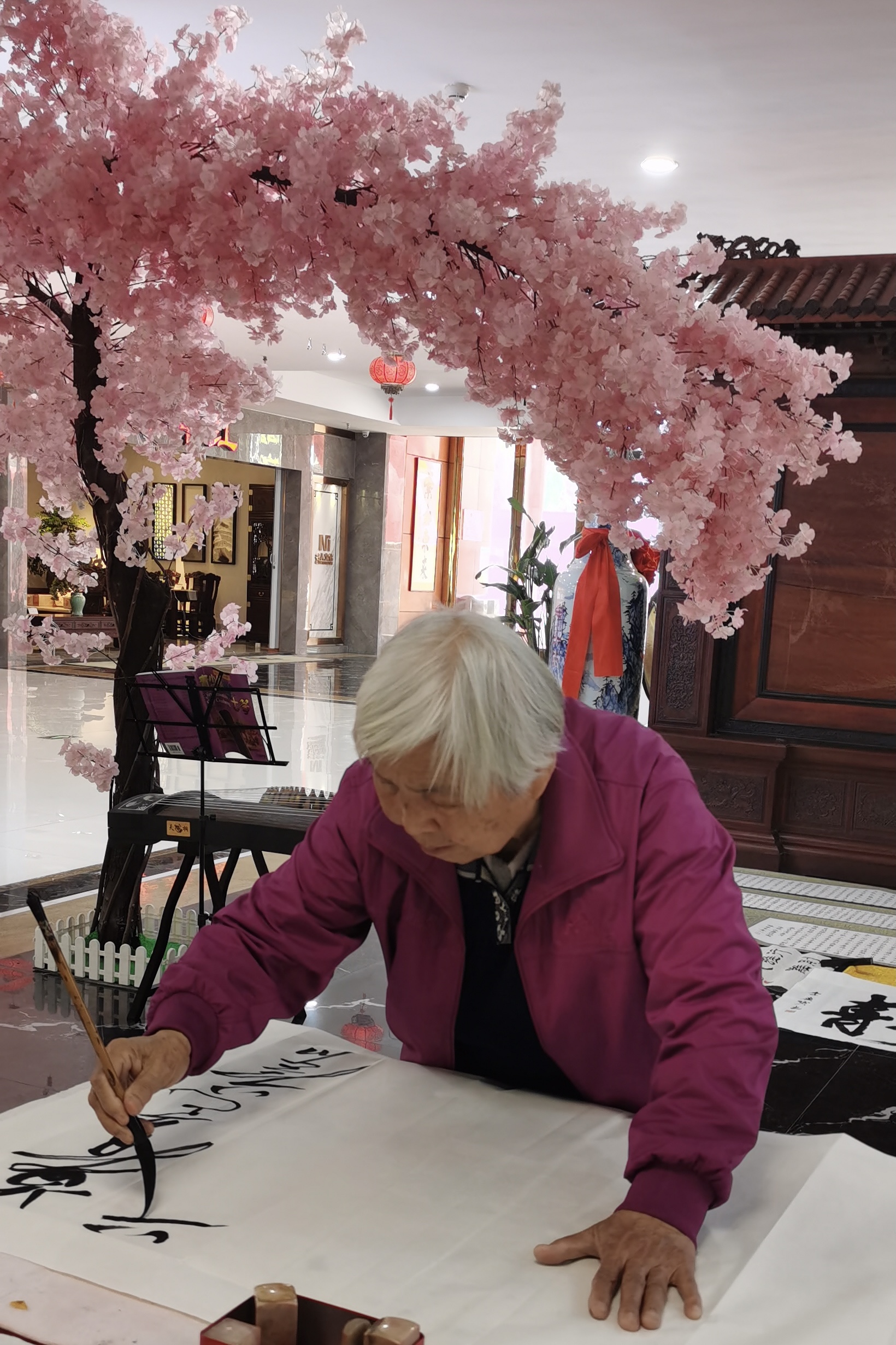 木香传千里,书画抒真情——原点红木博览城举办庆五一笔会活动