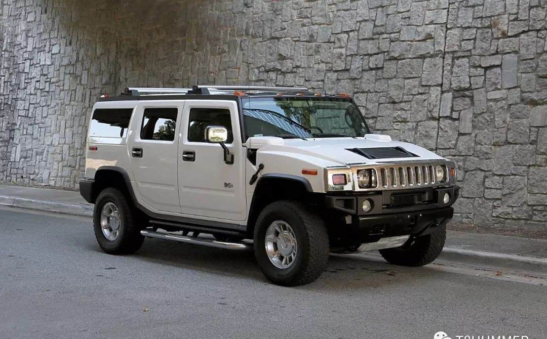 经历十个月,他制造出了全球唯一的六轮悍马