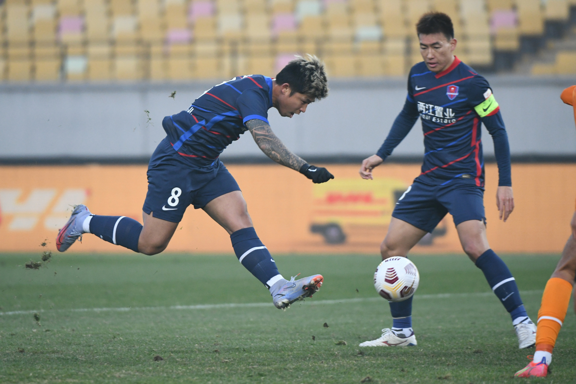 足球——中超:重庆两江竞技队胜武汉队