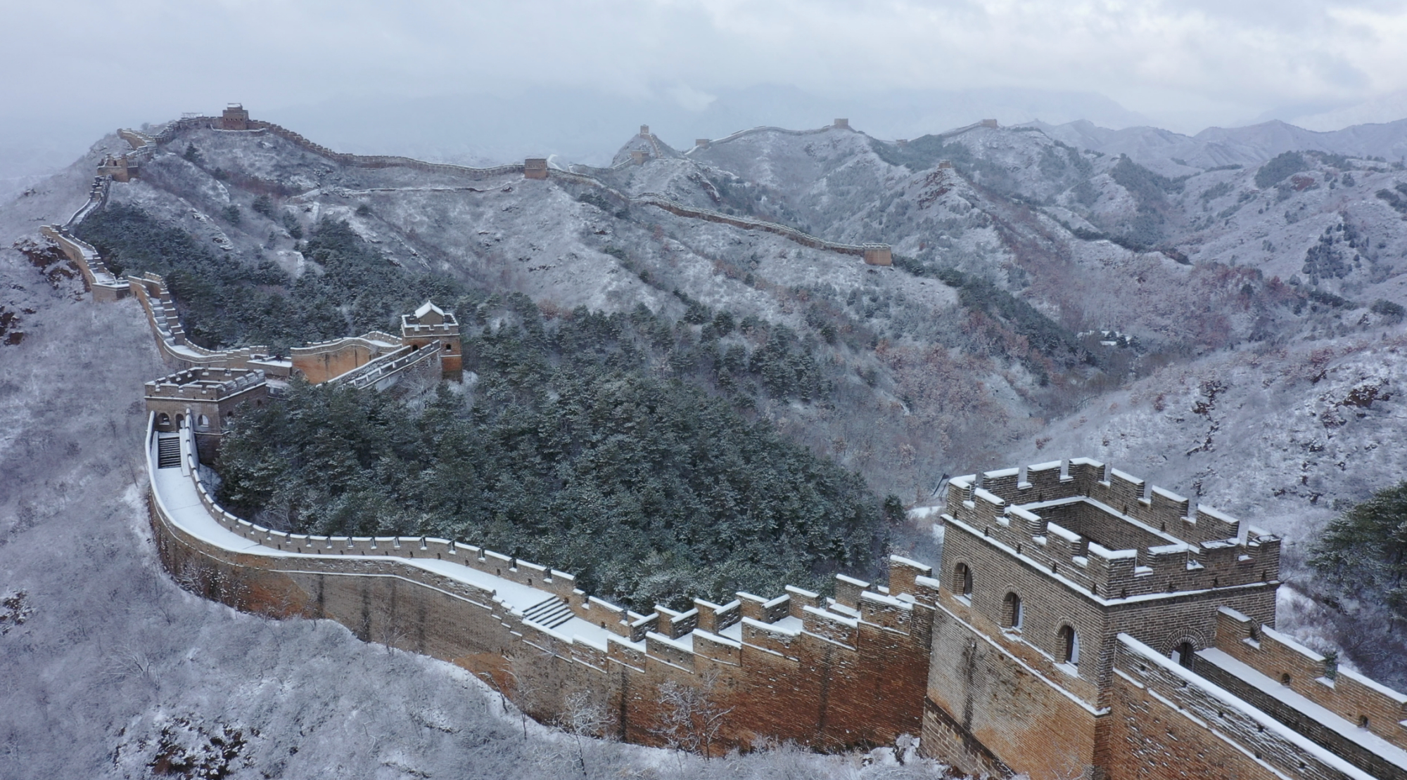 苍茫壮阔,俯瞰金山岭长城雪景