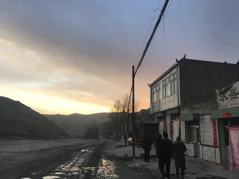 网友投诉兰州市永登县民乐乡道路破烂无人问津