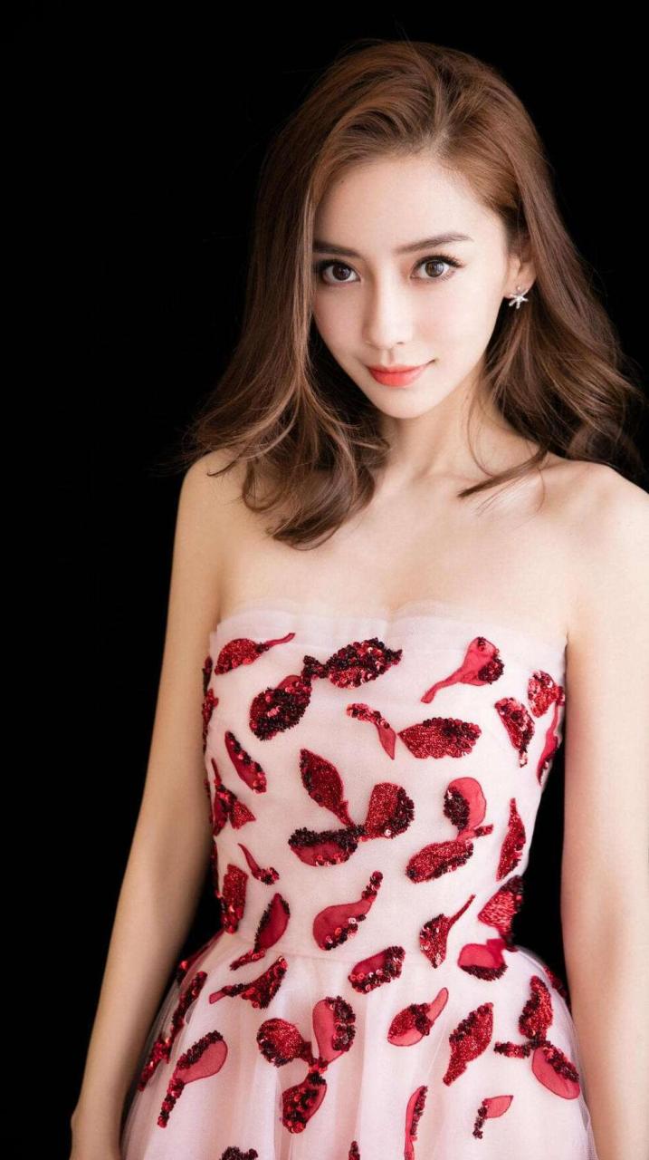 10月29日,一则关于杨颖在广告拍摄现场耍大牌的消息在网络上迅速传播