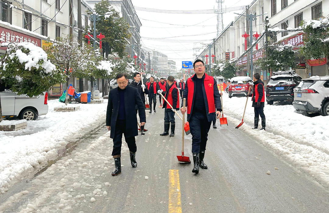 張世傑調度龍溪鋪鎮應對低溫雨雪冰凍天氣工作