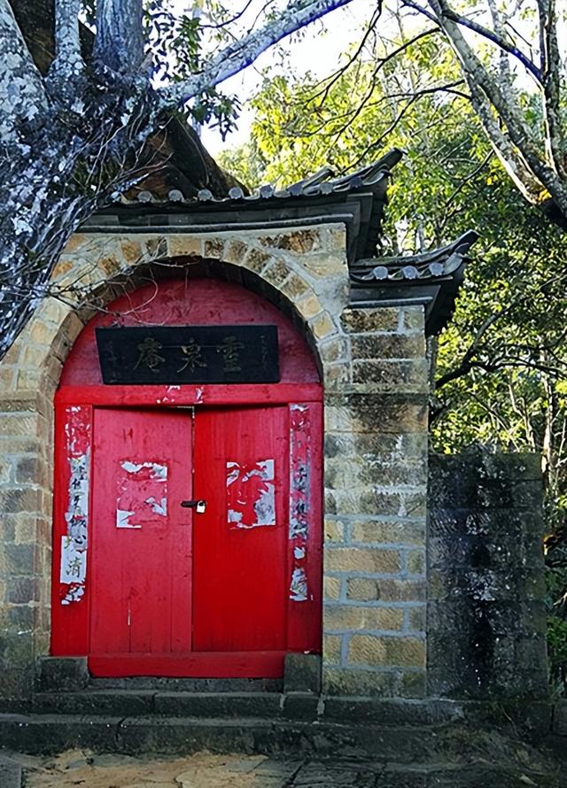 通缉犯"红桃五":潜逃16年混成佛门高僧,拍照从不以正脸示人