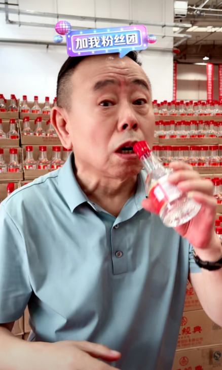 时隔两年潘长江重开直播,称时间会证明一切,为卖酒翻车事件喊冤