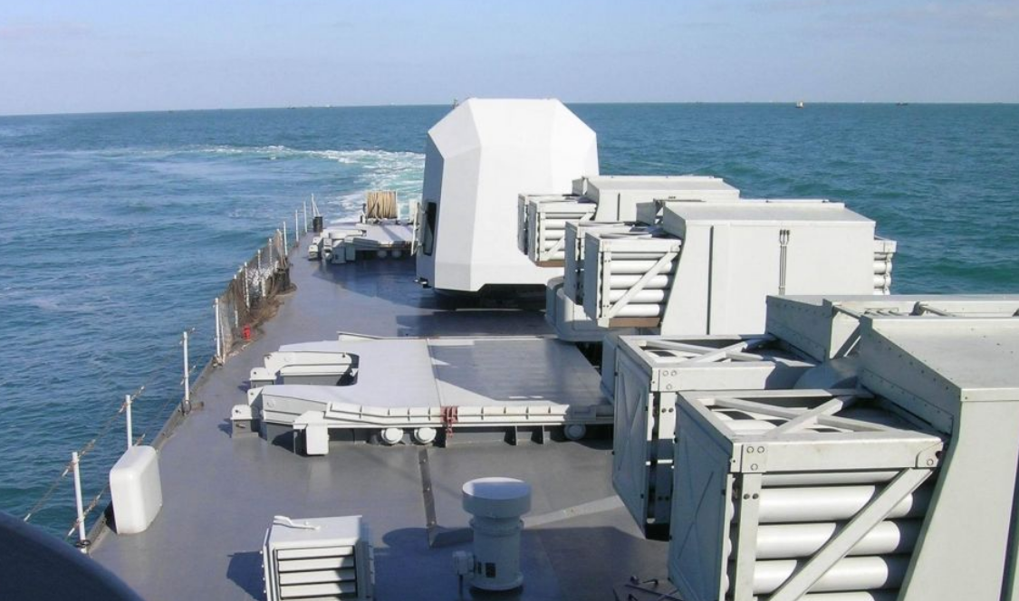 我国最强火力支援舰:一次齐发250枚火箭弹,威力非同凡响