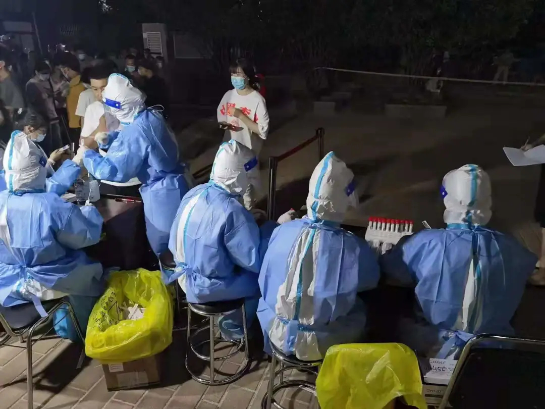 郑州计划2天完成全员核酸检测,提醒市民:检测前两小时开始最好不要...