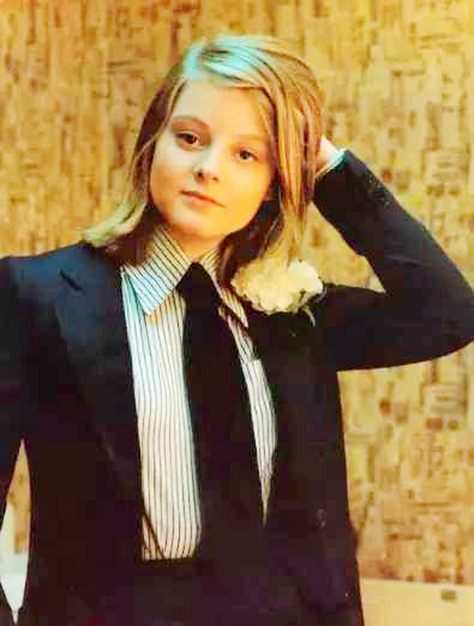 她就是朱迪·福斯特,美国影视女演员,好莱坞女演员. 他是典型的童星.