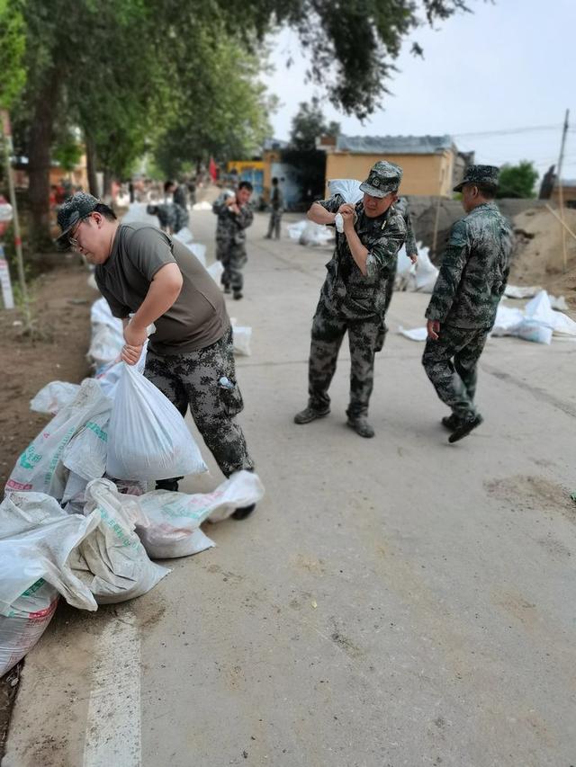 汛情就是命令,大河涧乡基干民兵在行动