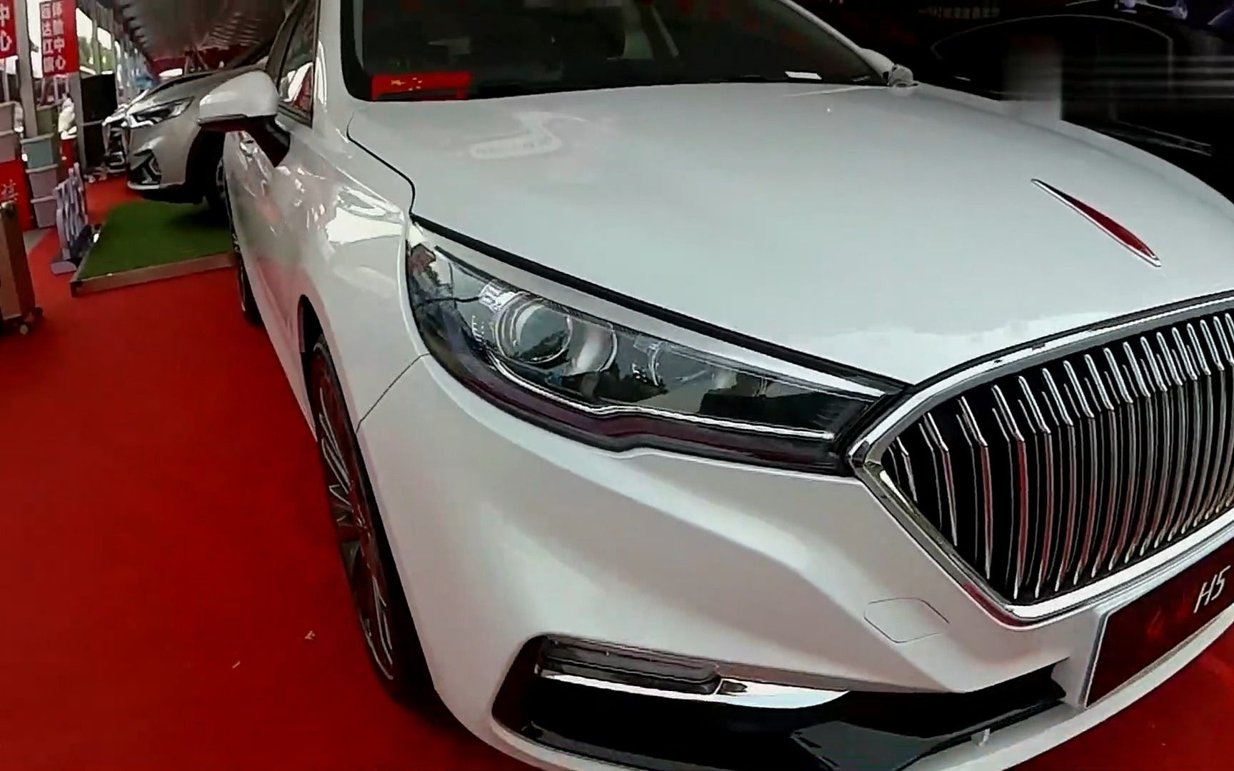 红旗h5白色车型的车漆修补费用会受到诸多因素的影响